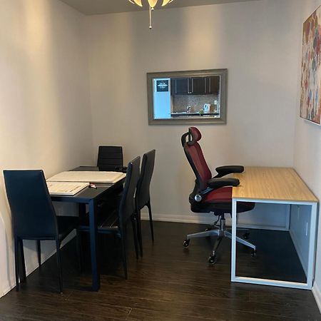 Executive 1 Bedroom Condo Sleeps 2 Toronto Bagian luar foto
