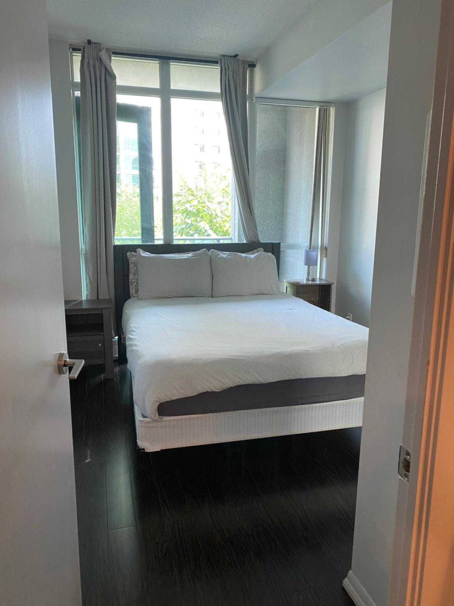 Executive 1 Bedroom Condo Sleeps 2 Toronto Bagian luar foto