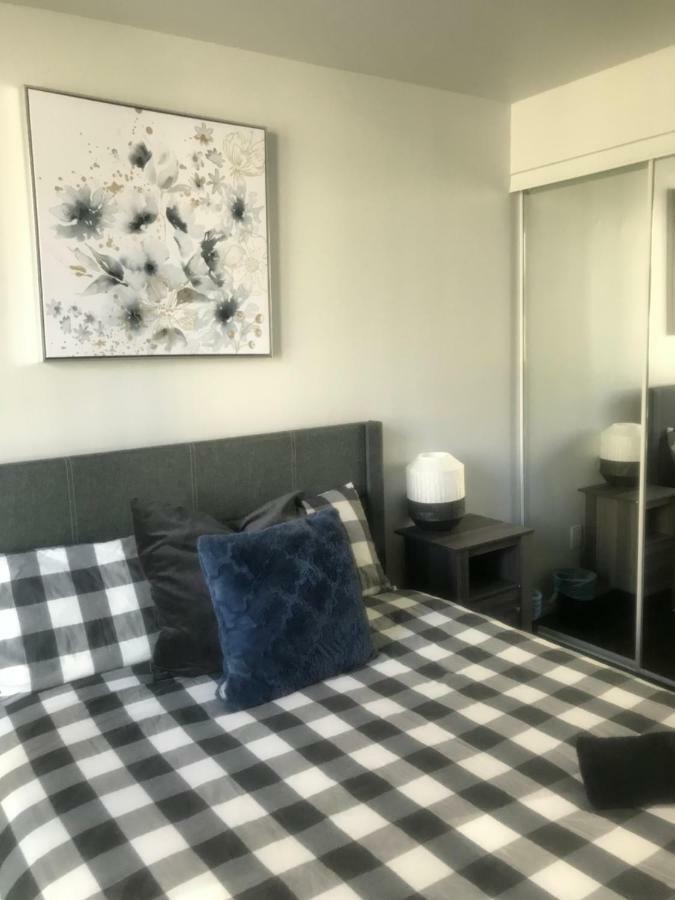 Executive 1 Bedroom Condo Sleeps 2 Toronto Bagian luar foto