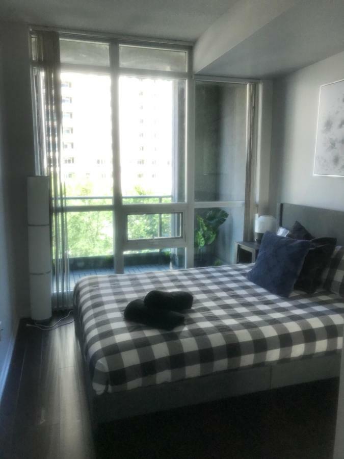 Executive 1 Bedroom Condo Sleeps 2 Toronto Bagian luar foto
