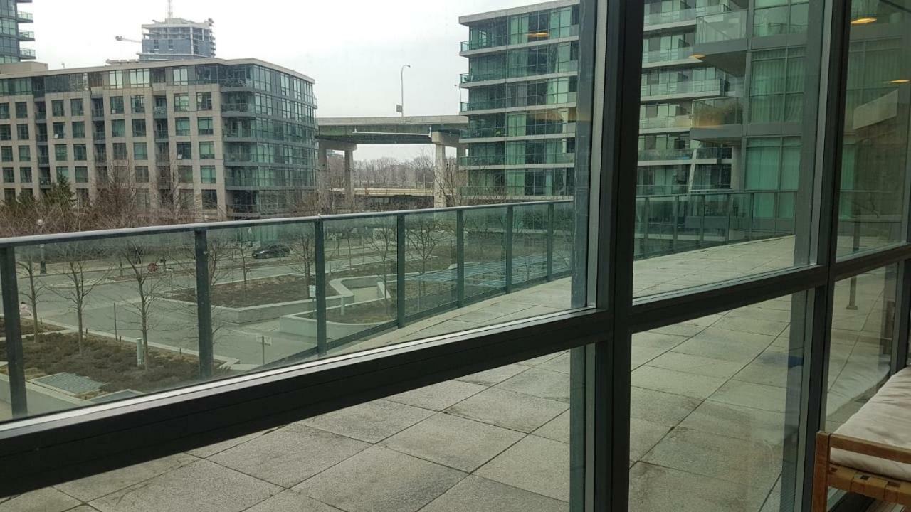 Executive 1 Bedroom Condo Sleeps 2 Toronto Bagian luar foto