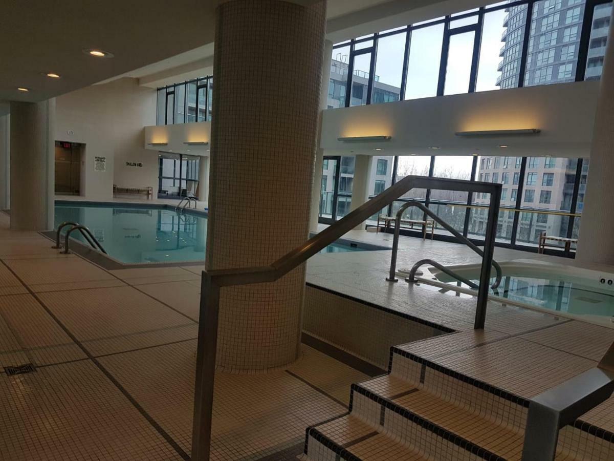 Executive 1 Bedroom Condo Sleeps 2 Toronto Bagian luar foto