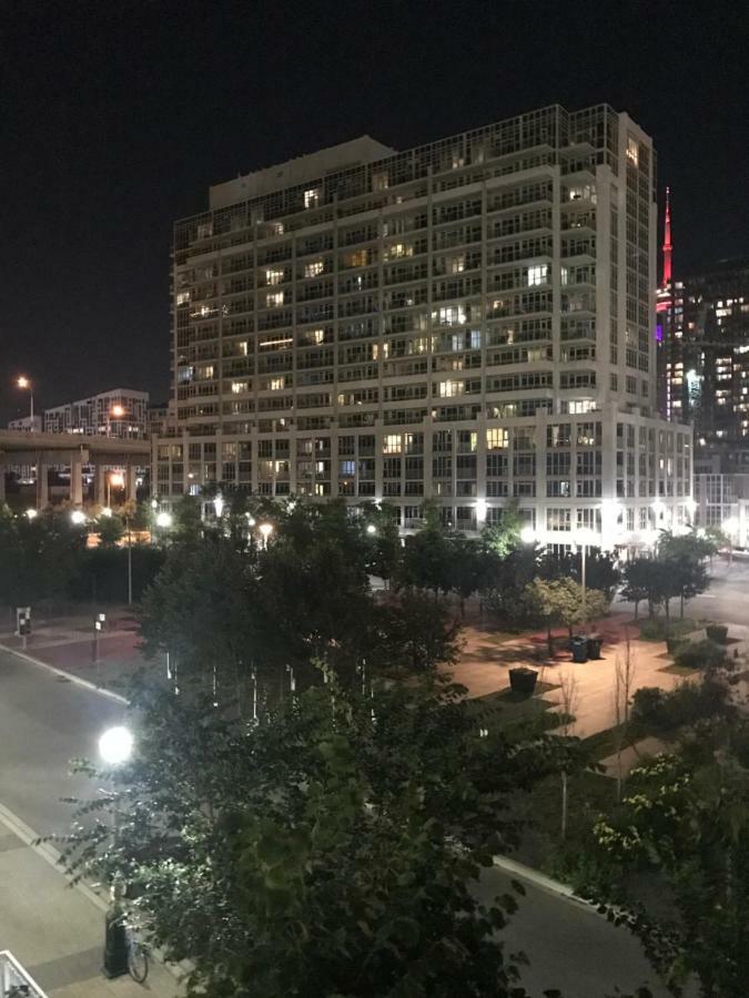 Executive 1 Bedroom Condo Sleeps 2 Toronto Bagian luar foto