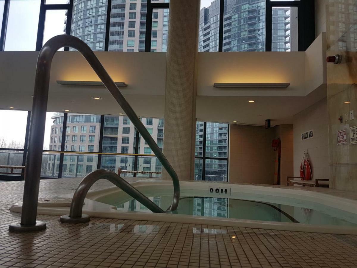 Executive 1 Bedroom Condo Sleeps 2 Toronto Bagian luar foto