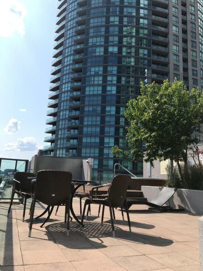 Executive 1 Bedroom Condo Sleeps 2 Toronto Bagian luar foto