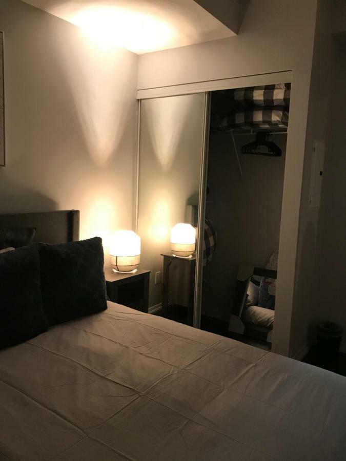 Executive 1 Bedroom Condo Sleeps 2 Toronto Bagian luar foto