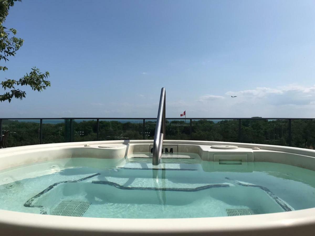 Executive 1 Bedroom Condo Sleeps 2 Toronto Bagian luar foto