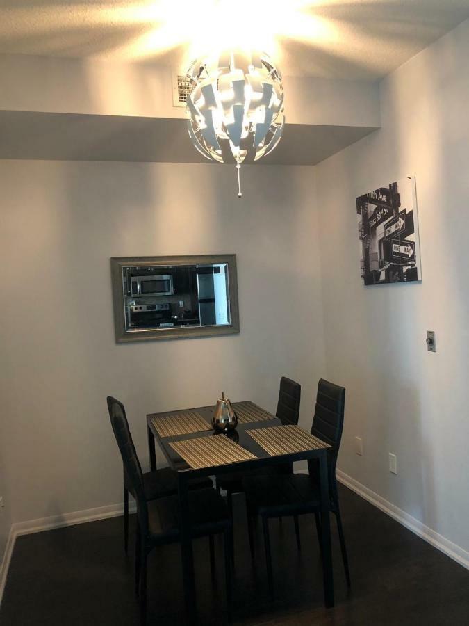 Executive 1 Bedroom Condo Sleeps 2 Toronto Bagian luar foto