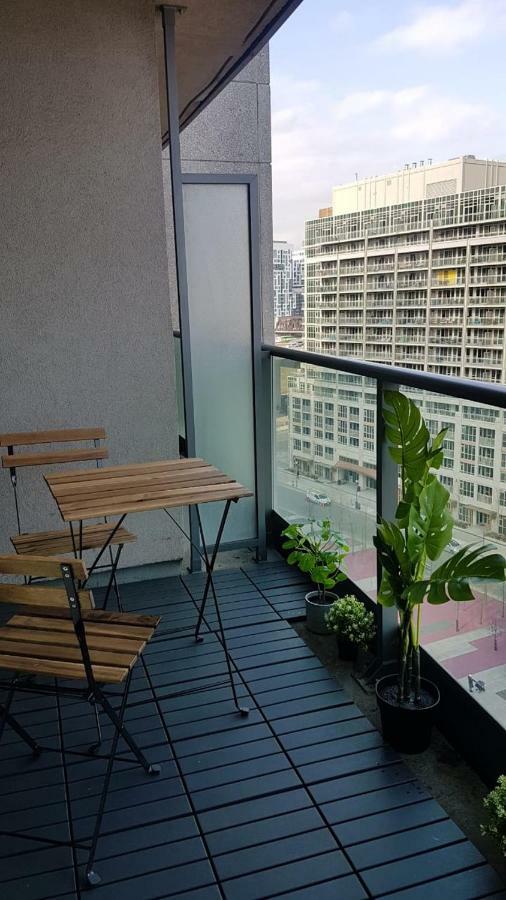 Executive 1 Bedroom Condo Sleeps 2 Toronto Bagian luar foto
