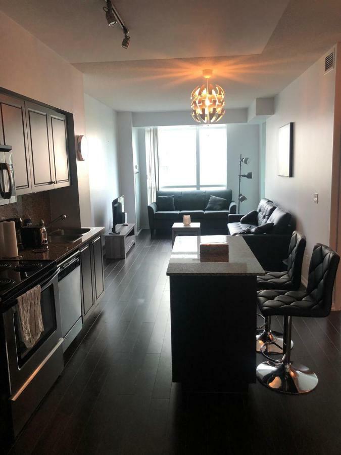 Executive 1 Bedroom Condo Sleeps 2 Toronto Bagian luar foto