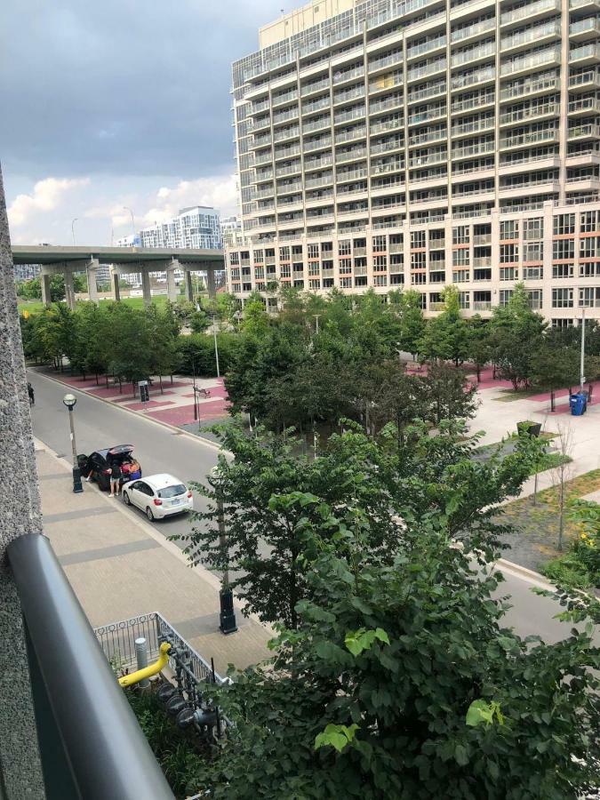 Executive 1 Bedroom Condo Sleeps 2 Toronto Bagian luar foto