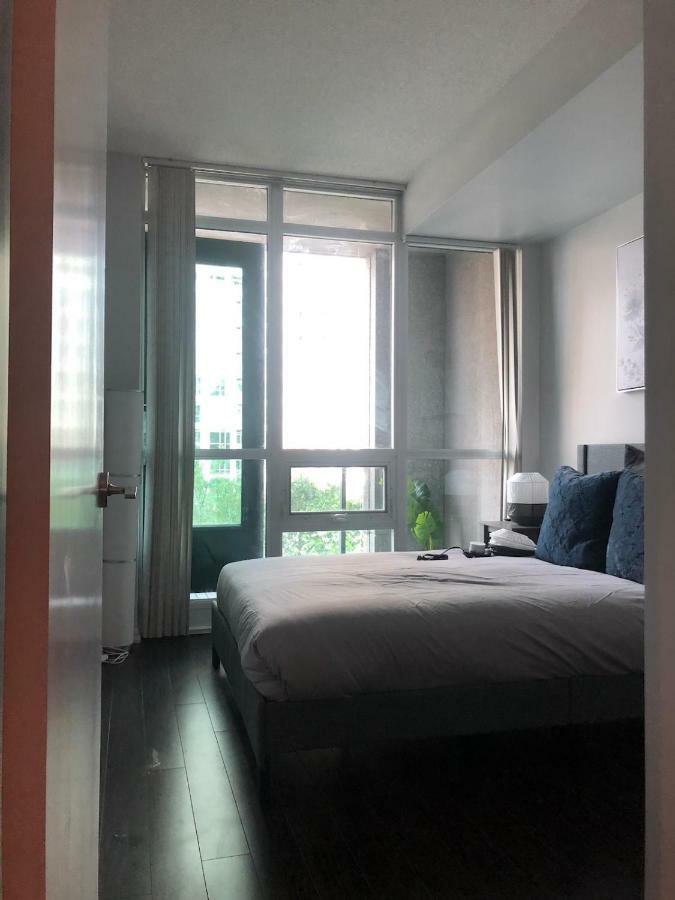 Executive 1 Bedroom Condo Sleeps 2 Toronto Bagian luar foto