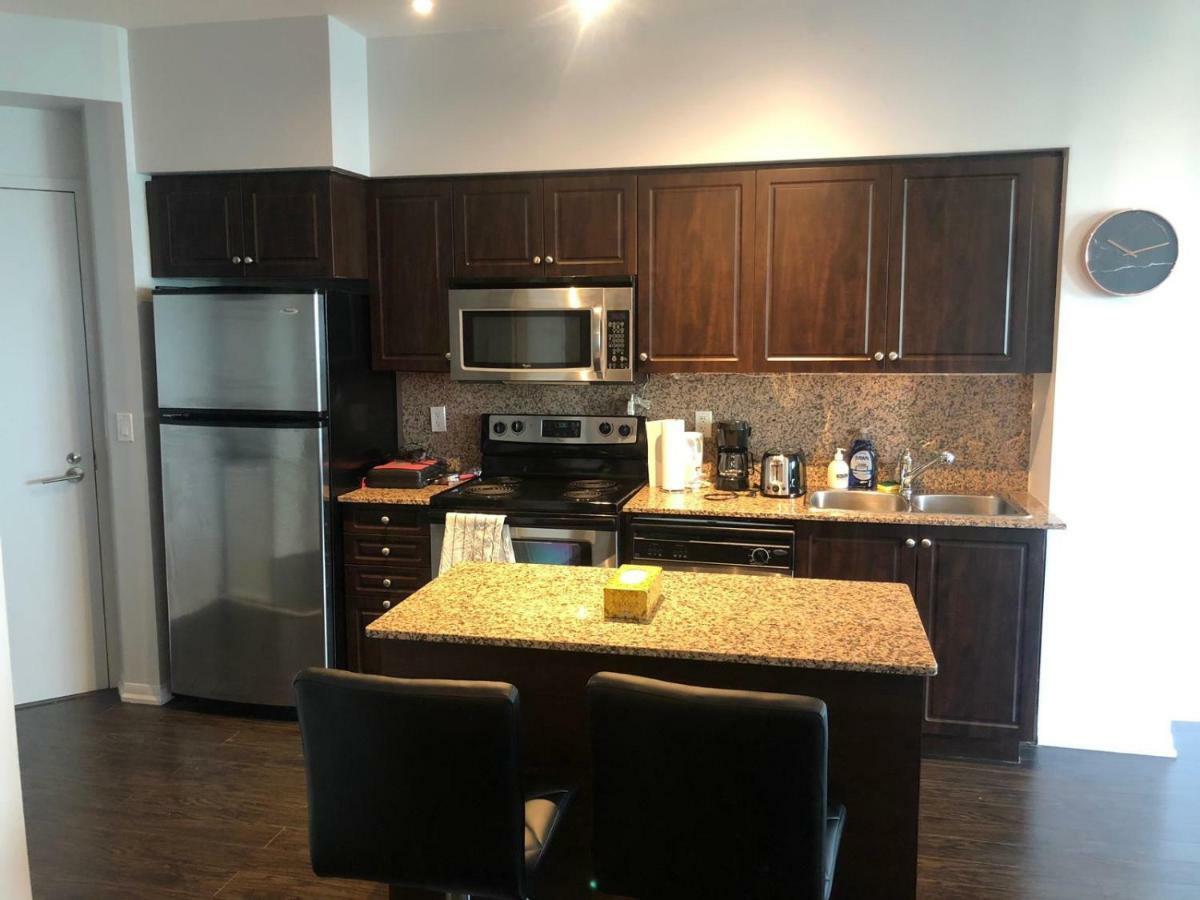 Executive 1 Bedroom Condo Sleeps 2 Toronto Bagian luar foto