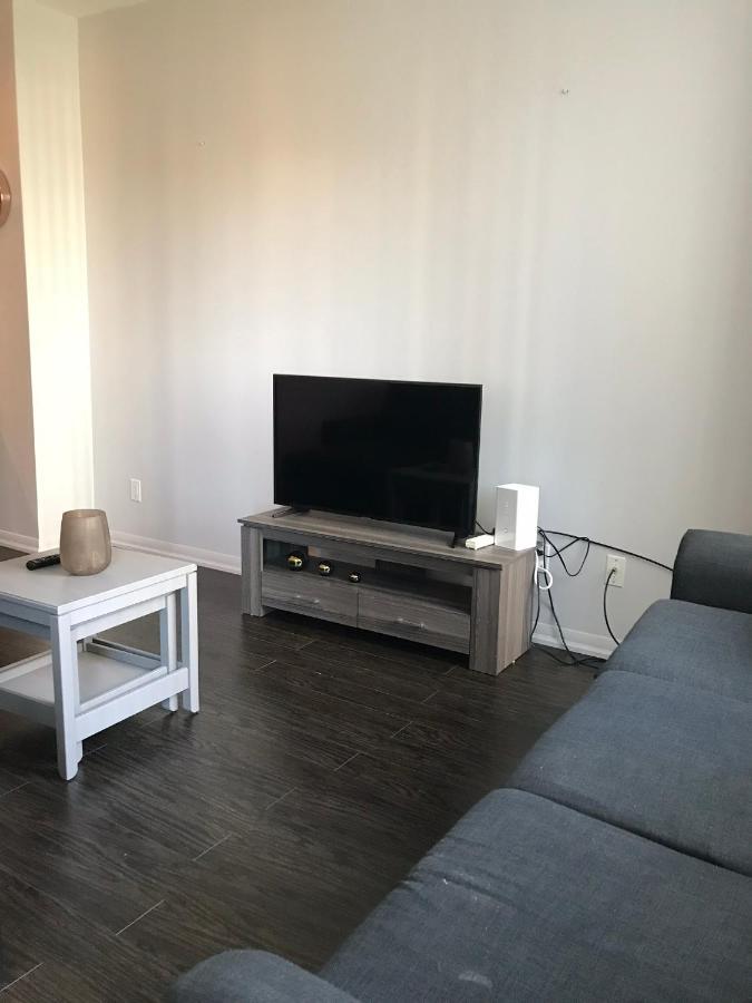 Executive 1 Bedroom Condo Sleeps 2 Toronto Bagian luar foto