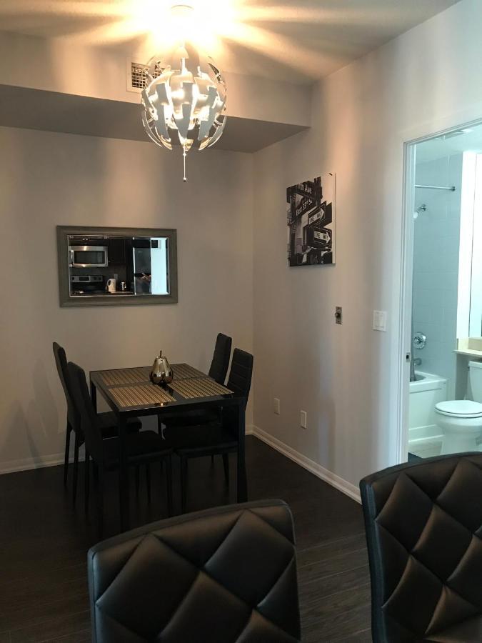 Executive 1 Bedroom Condo Sleeps 2 Toronto Bagian luar foto
