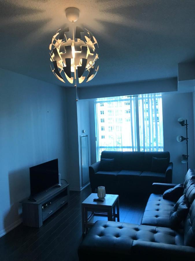 Executive 1 Bedroom Condo Sleeps 2 Toronto Bagian luar foto