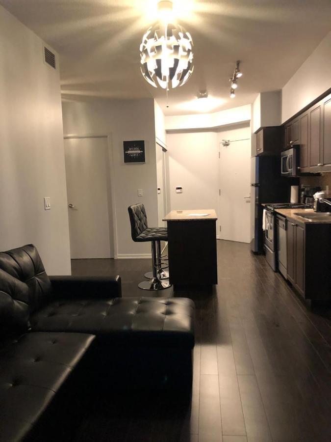 Executive 1 Bedroom Condo Sleeps 2 Toronto Bagian luar foto