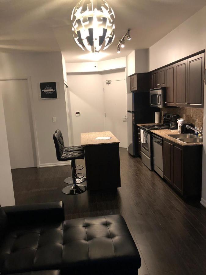 Executive 1 Bedroom Condo Sleeps 2 Toronto Bagian luar foto