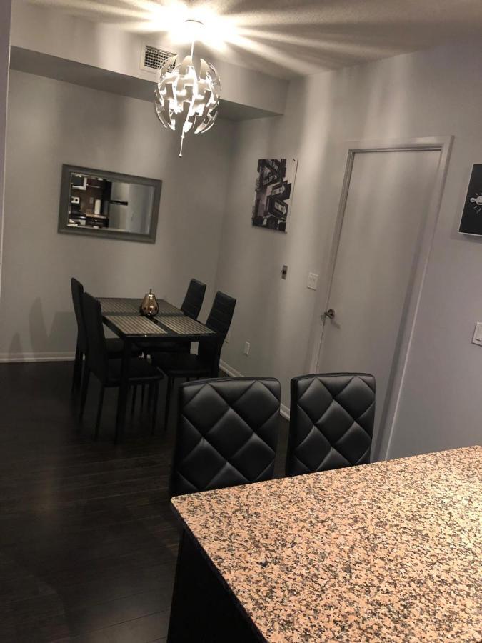 Executive 1 Bedroom Condo Sleeps 2 Toronto Bagian luar foto